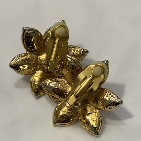 Clip On Gold Tone Diamond Leaf Pearl Earrings - Picture 2 of 6